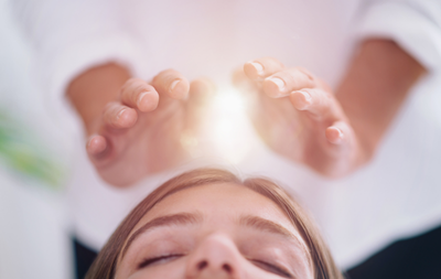 illustration des différences entre magnétiseur et énergéticien – soin énergétique à Carpentras